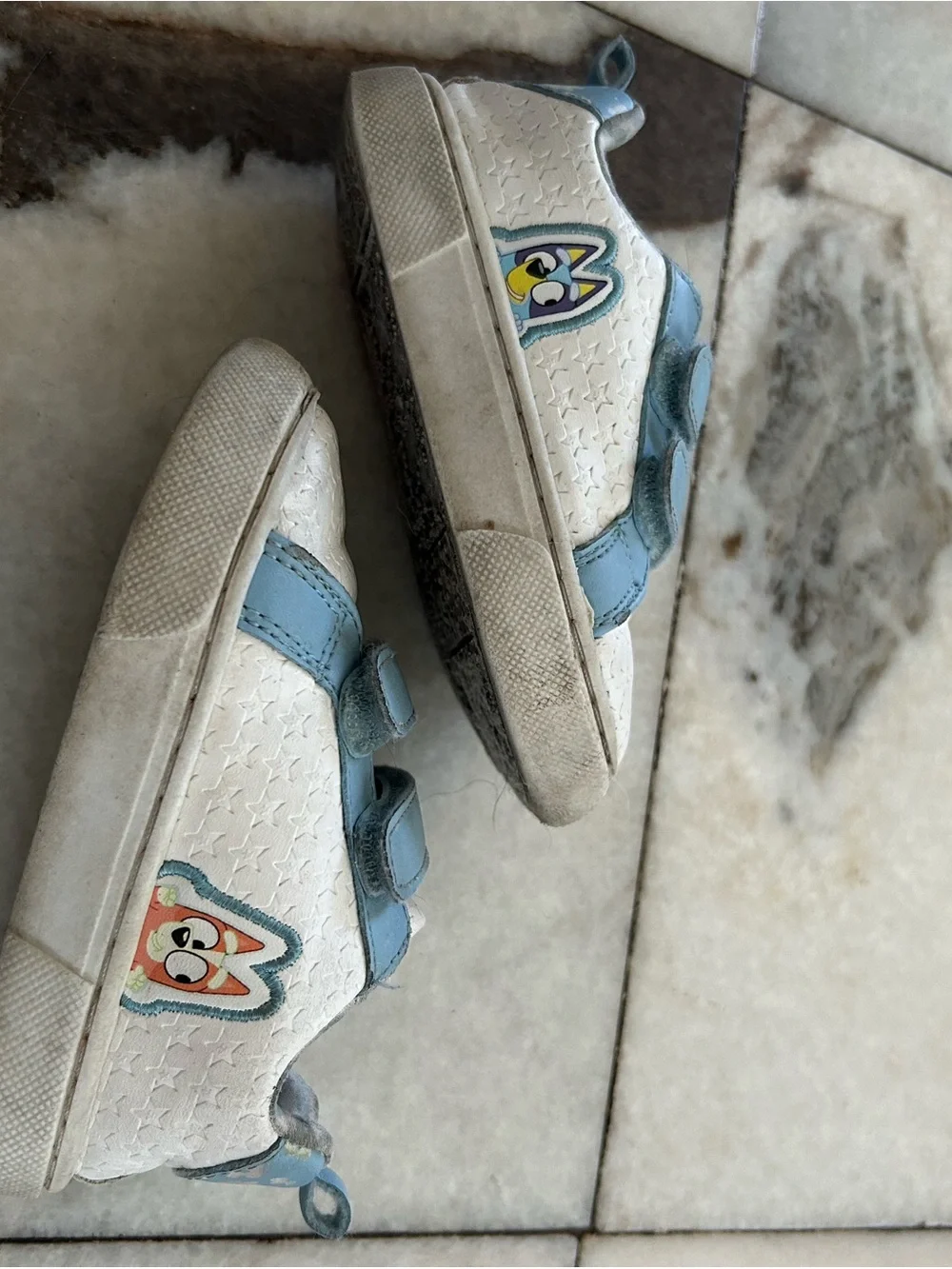 Kids White & Light Blue Star-Textured Sneakers with Bluey and Bingo